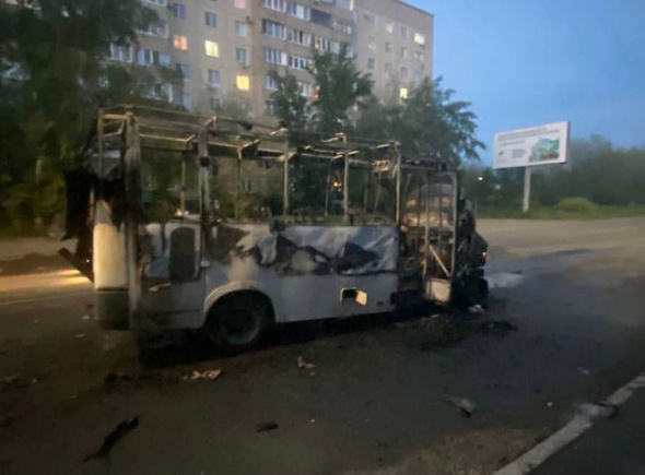 В Орске на ул. Крайней дотла сгорел пассажирский автобус