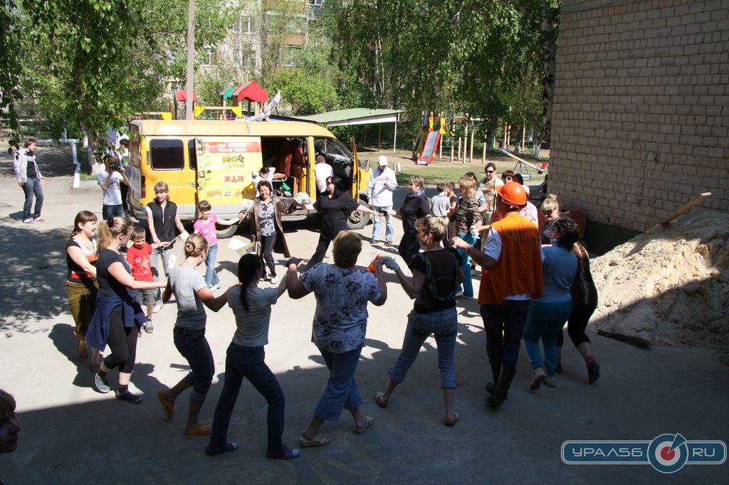 «В одной руке грабли, в другой бутерброд!»
