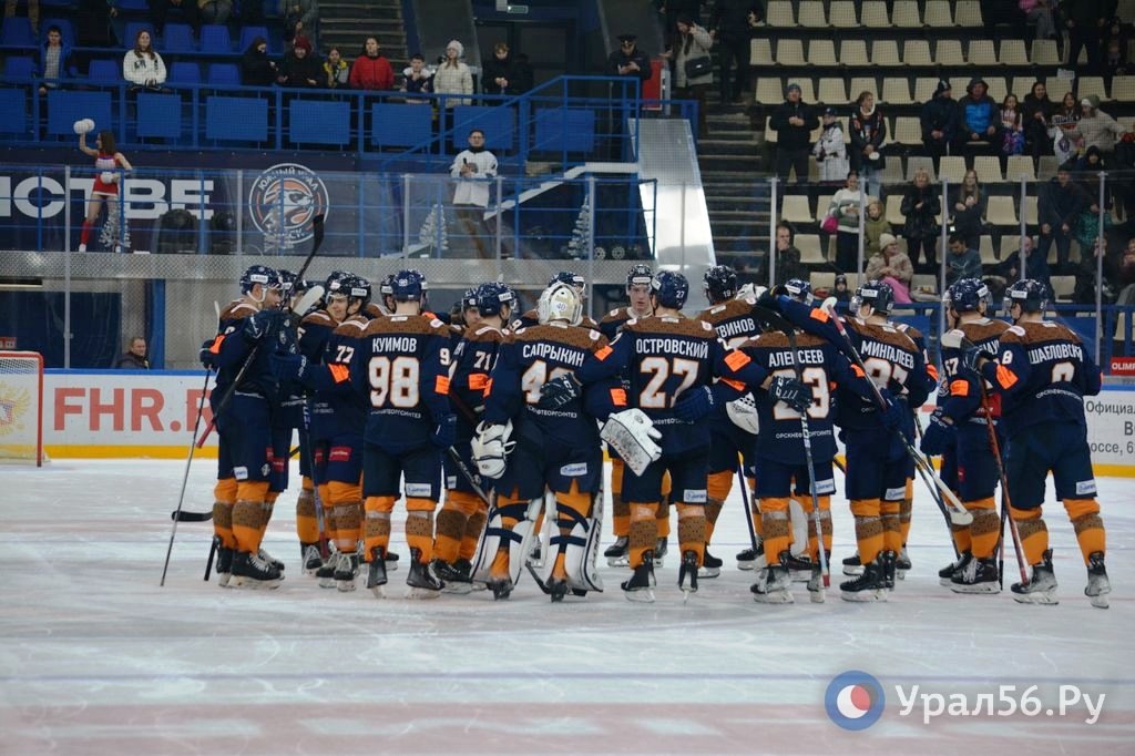 Игроки ХК «ЮУ» после домашнего матча