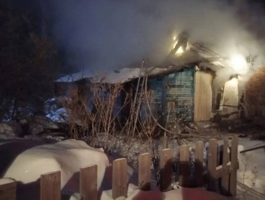 Пожар на улице Тепловозной в Оренбурге