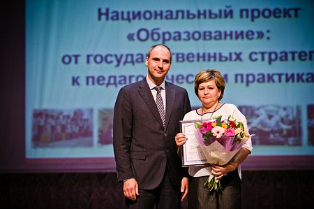 Лучшие учителя Оренбуржья стали обладателями новых автомобилей