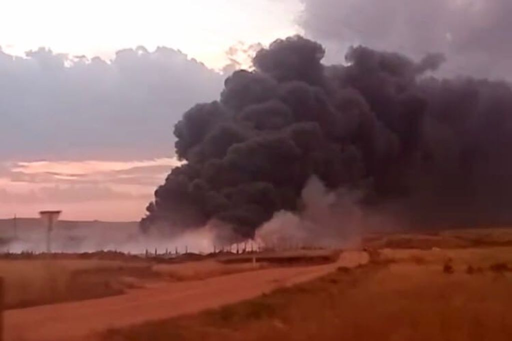 Во время пожара в Александровском районе, фото: стоп-кадр с видео