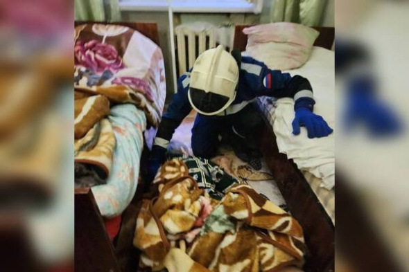 Упала и не смогла подняться: В Оренбурге спасатели помогли пожилой женщине