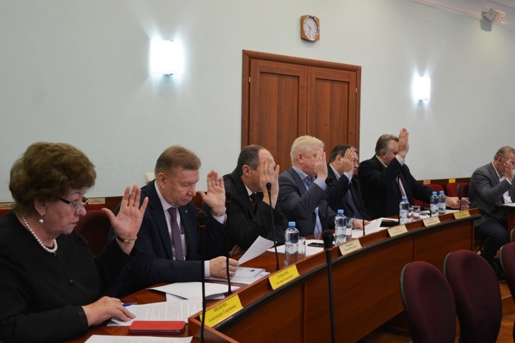 На заседании конкурсной комиссии. Фото: пресс-служба оренбургского городского Совета