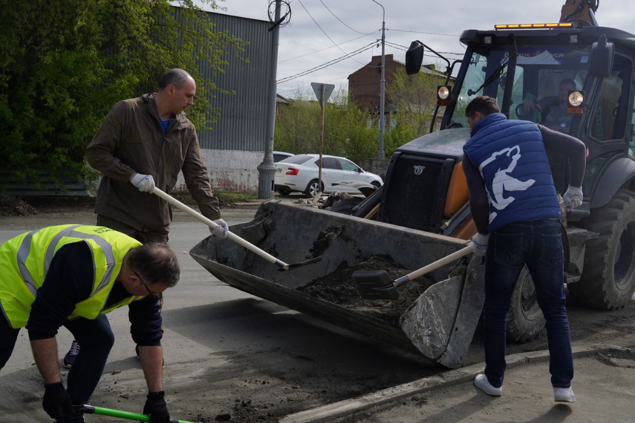 Денис Паслер также принимает участие в субботнике