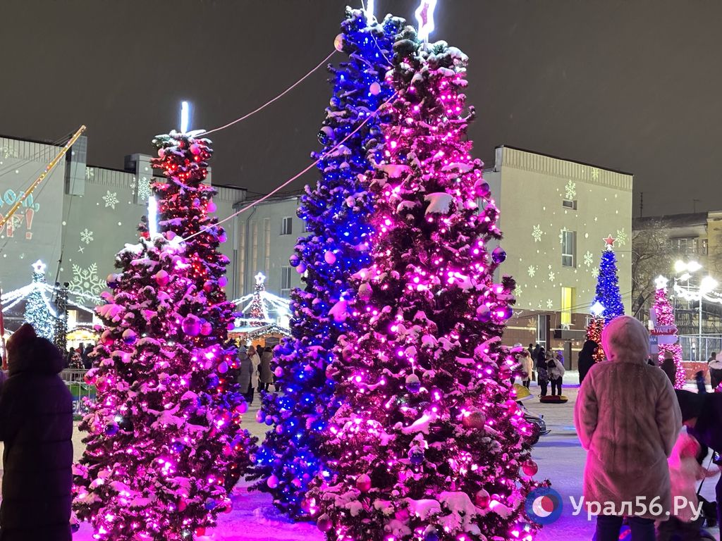 На площади им. Ленина в Оренбурге. Фото из архива