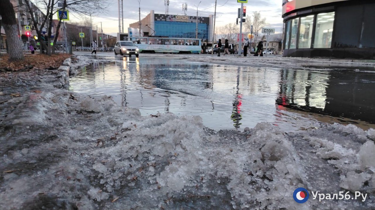 Затопленный участок на улице Васнецова в Орске