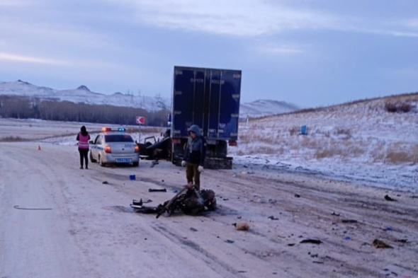 Два человека погибли в ДТП на трассе Оренбургской области. ВАЗ-21102 столкнулся с грузовиком