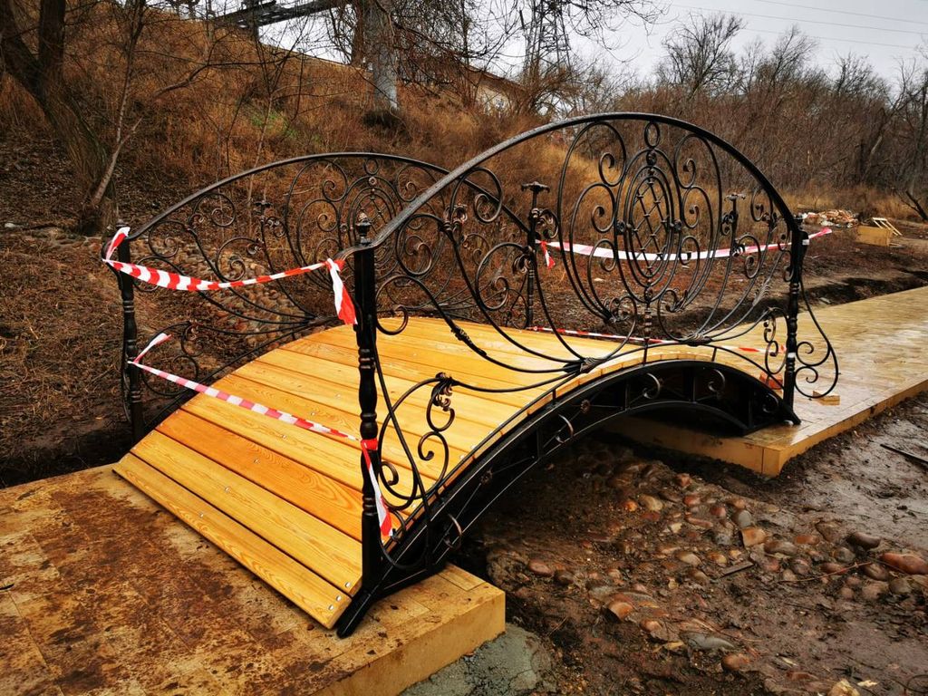 Мостик через «сухую речку». Фото: ТГ-канал Сергея Салмина