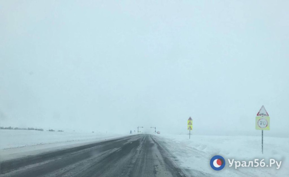 На востоке Оренбургской области перекрыли движение на участке дороги Орск-Шильда