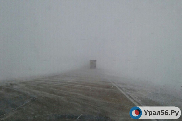 В Оренбургской области из-за плохой погоды ограничили движение на трех автомобильных дорогах