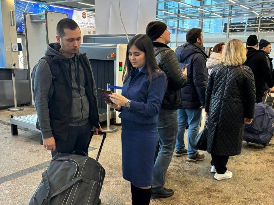 В аэропорту работает транспортная прокуратура, фото – Уральская транспортная прокуратура