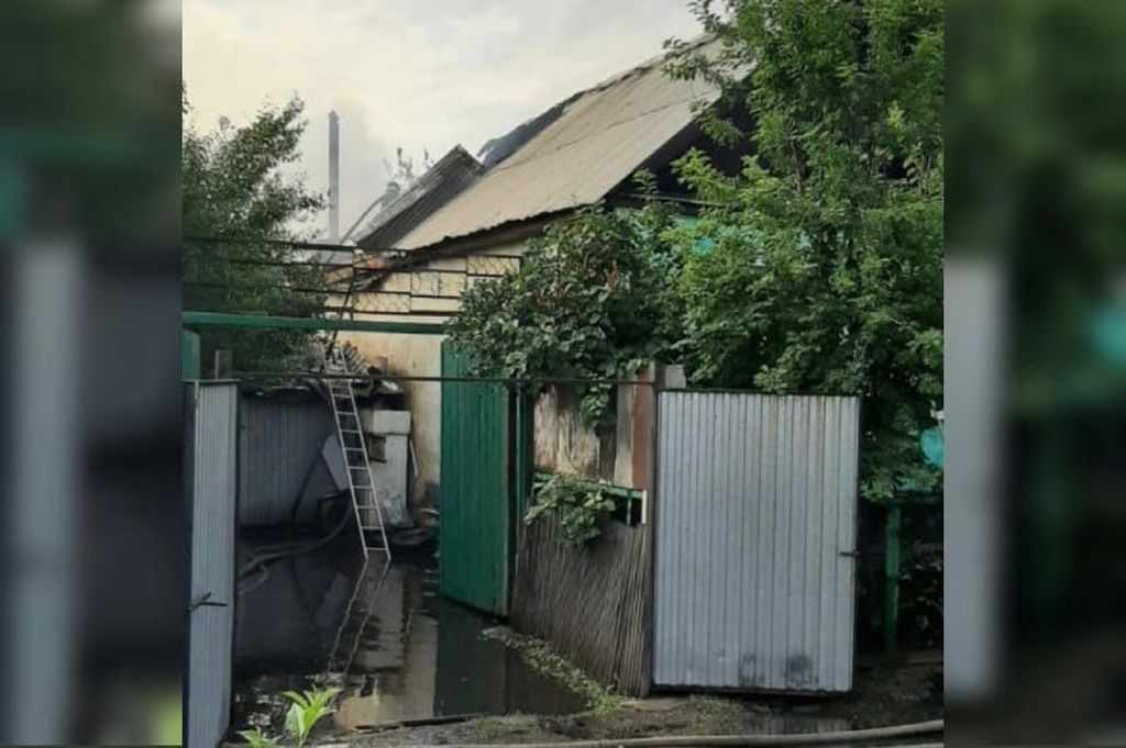 Пожар в частном доме на Одесской. Фото: ГУ МЧС России по Оренбургской области