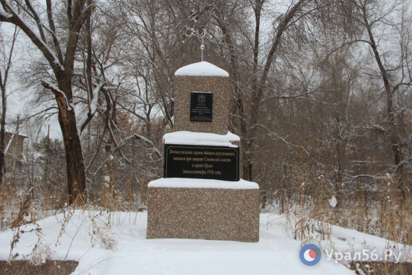 26 памятников Орска: Братская могила мусульман-революционеров в парке Малишевского обросла джунглями