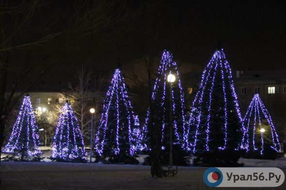 В Октябрьском районе Орска установят новогоднюю иллюминацию за 90 тысяч рублей