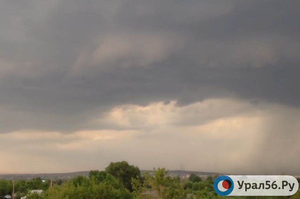 Гроза в Оренбургской области. Фото из архива