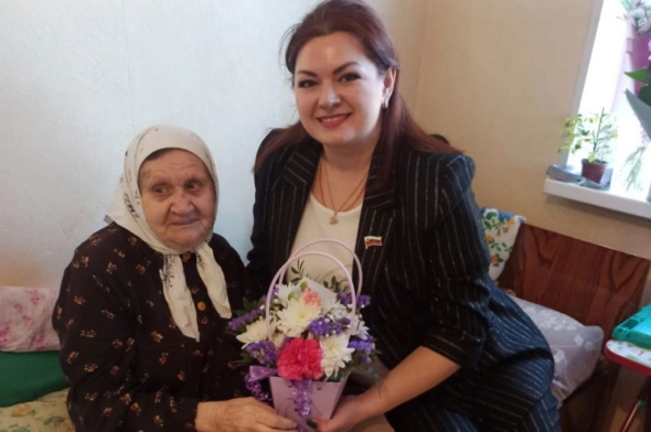 100-летнюю жительницу Орска с юбилеем поздравил президент Путин