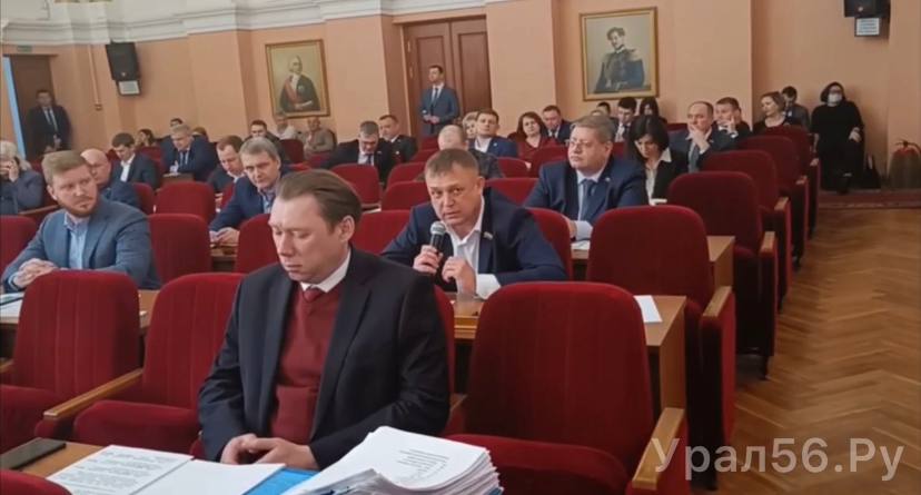 Лидер фракции КПРФ в городском Совете Денис Батурин