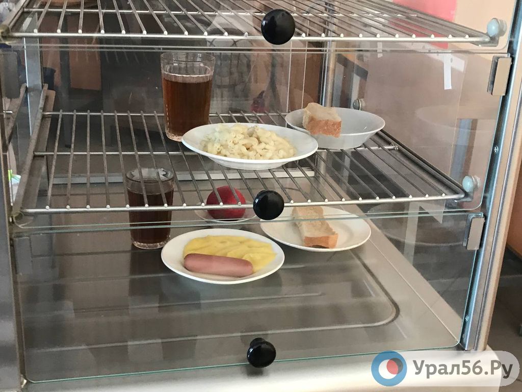 Питание в образовательном учреждении. Фото из архива