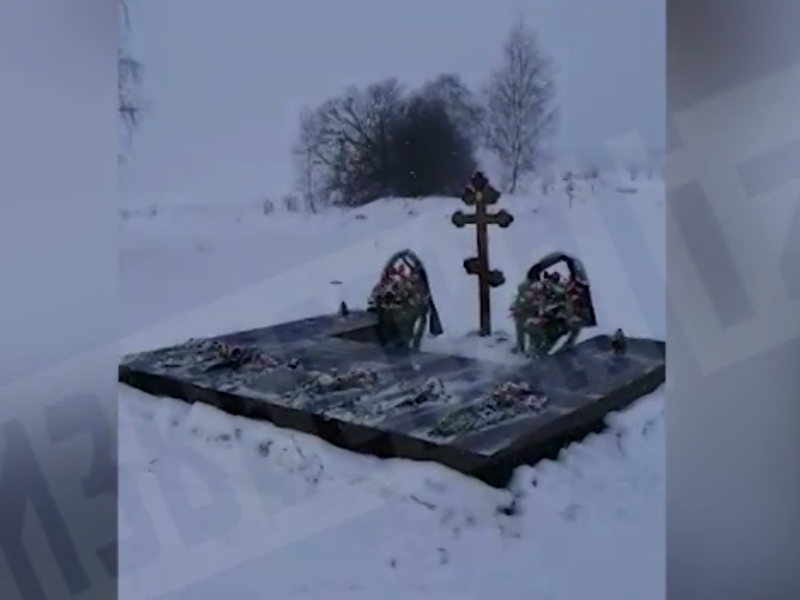 Недалеко от места крушения Ан-148 появилась мемориальная плита с крестом