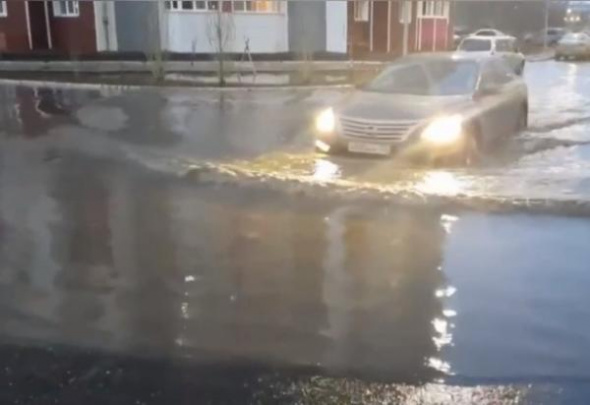 «Широка река, глубока река»: улицы Оренбурга и Орска затопило (видео)