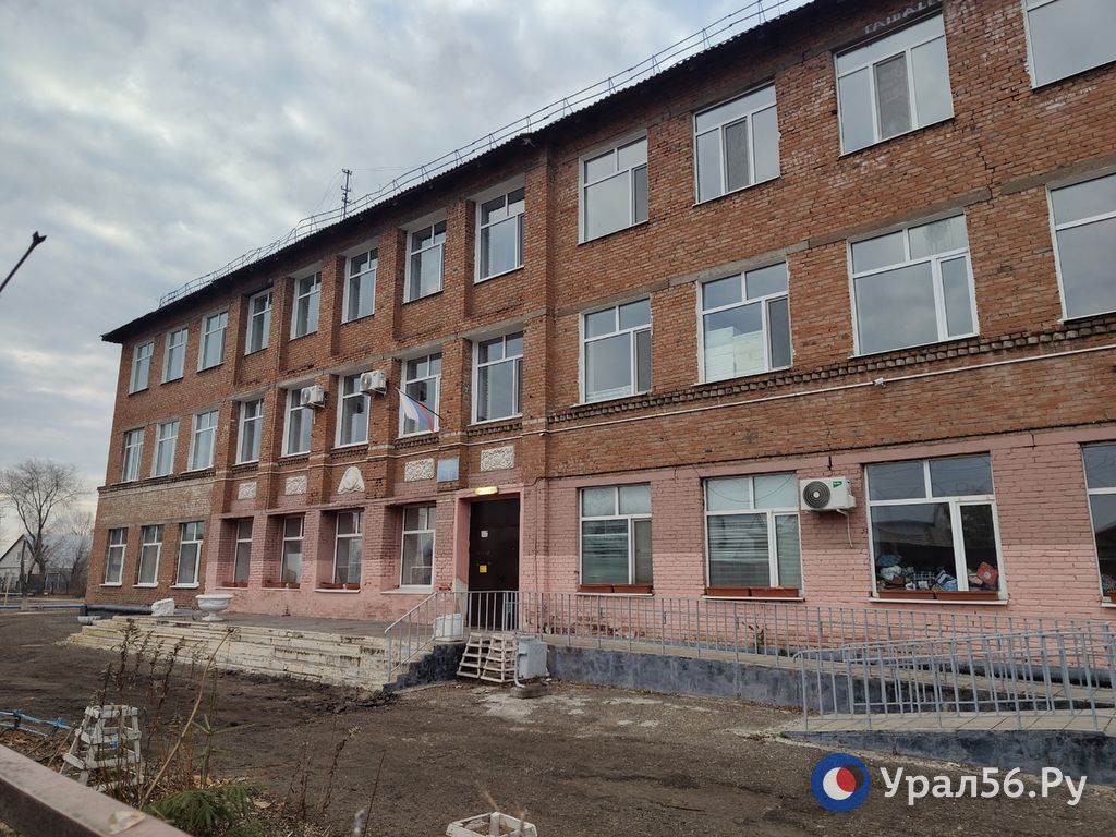 Здание школы №48 в Оренбурге, фото из архива