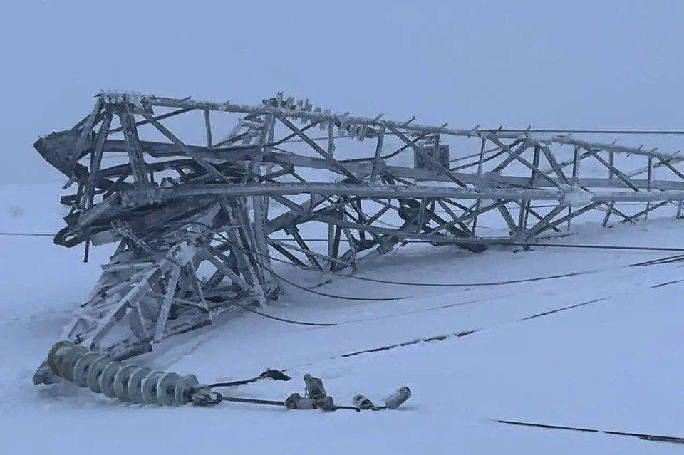 Упавшая ЛЭП в Мурманской области, фото: Губернатор Андрей Чибис