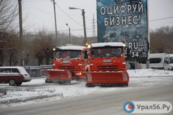 Жителей Орска просят убрать автомобили с обочин дорог