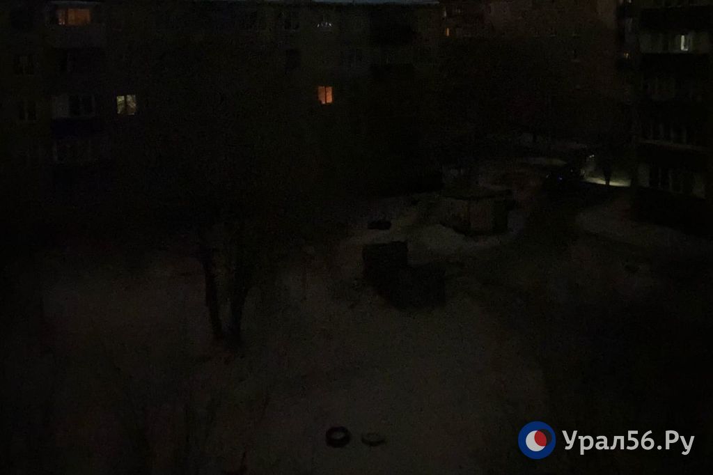 Темный двор на улице Добровольского по нечетной стороне, 27.11.2022