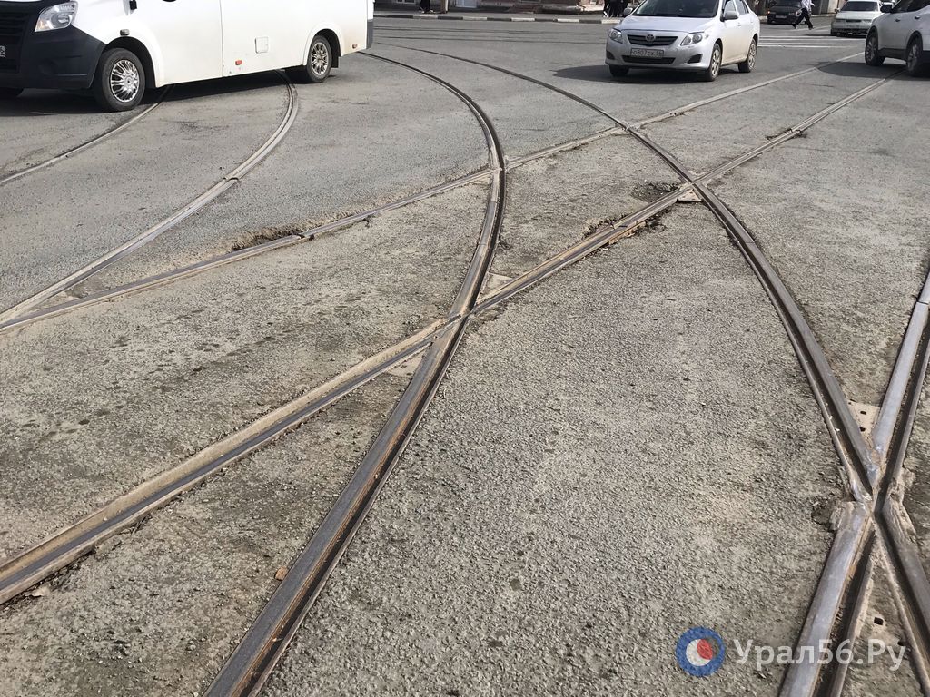 Перекресток пл. Ленина и пр. Мира в Орске, апрель 2025 года