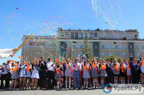 Губернатор Оренбургской области Денис Паслер разрешил проводить выпускные в школах и детсадах