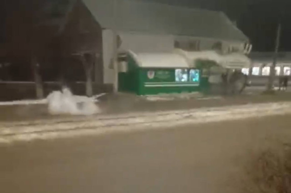 В Орске мужчина кидал петарды на дорогу и в людей