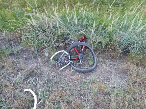 14-летний велосипедист попал под колеса автомобиля в Оренбургской области. Подросток погиб