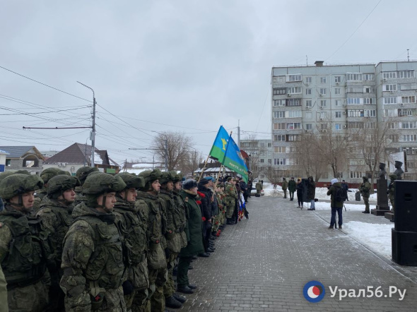 В Оренбурге почтили память десантников шестой роты Псковской дивизии ВДВ