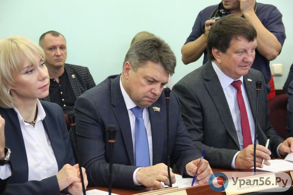 Алексей Чистяков в центре
