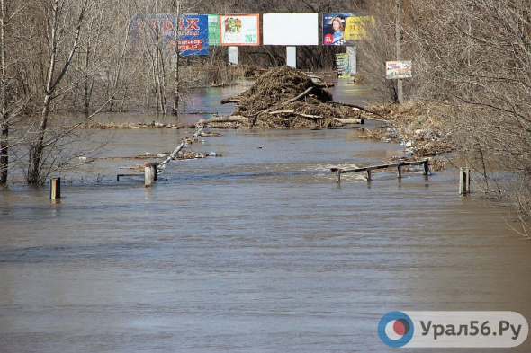 Уровень реки Урал в Орске продолжает расти. Под угрозой затопления уже оказался нижний мост