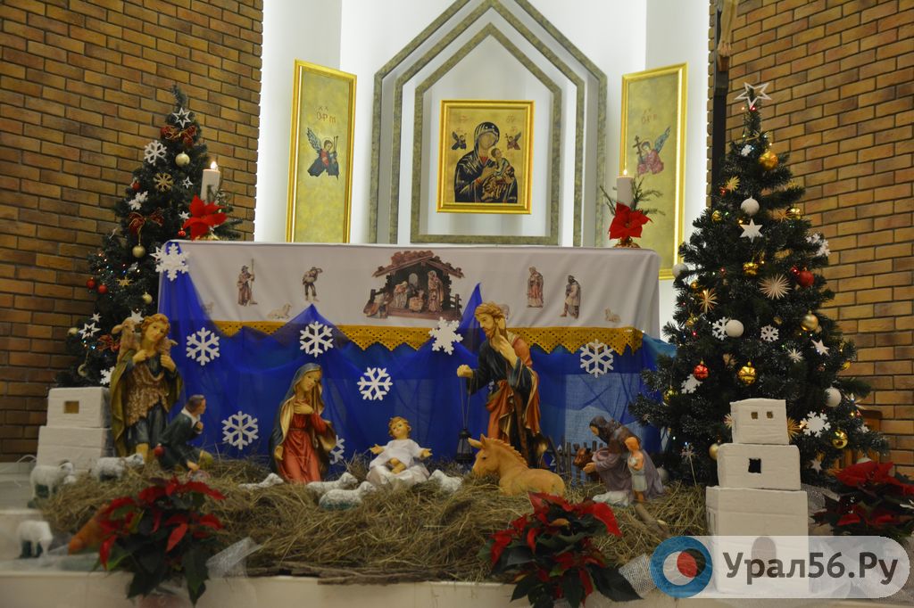 Икона в алтаре год назад - рождественской ночью 24 декабря 2017 года