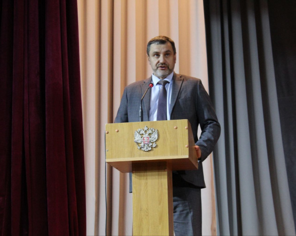 Главу Грачевского района Оренбургской области Дениса Филатова отправили в отставку, досрочно прекратив его полномочия