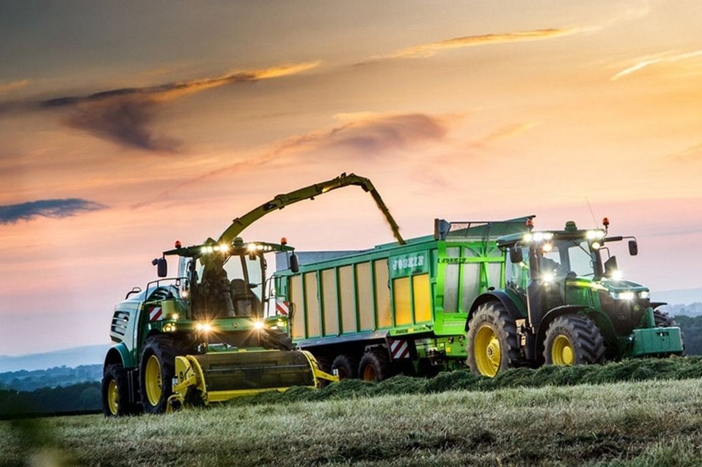 Продукция John Deere, фото — официальный сайт компании