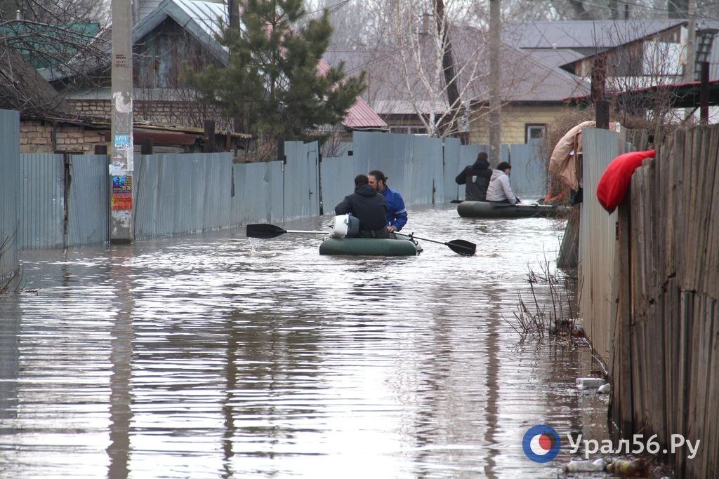 В одной из зон подтопления в Оренбурге. 7.04.2024