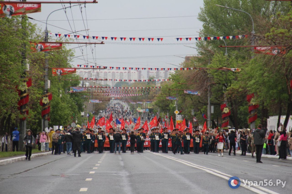 55 тысяч жителей Оренбурга приняли участие в шествии Бессмертного полка