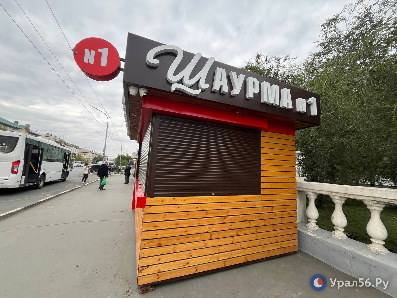 Ларек, установленный на остановке