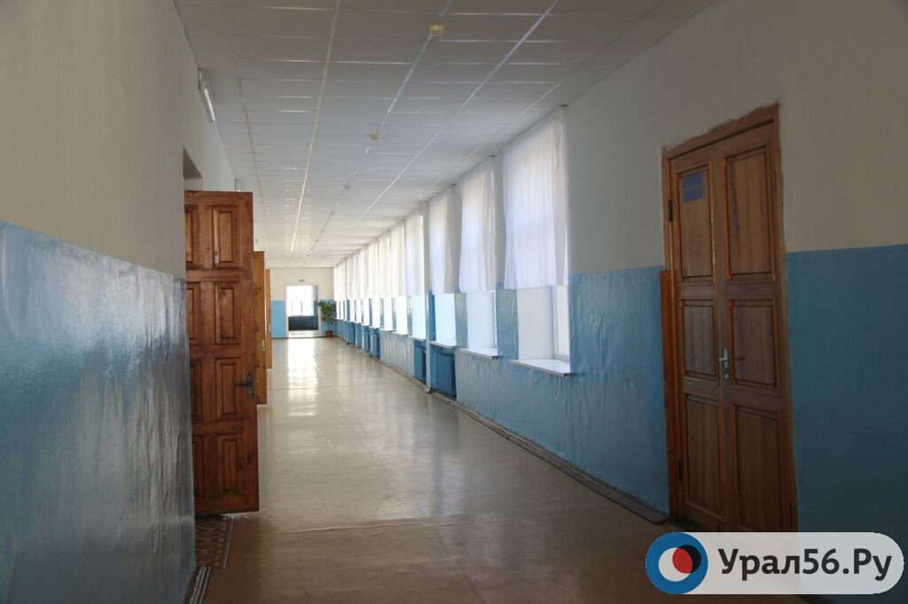 Пустой школьный коридор, фото из архива