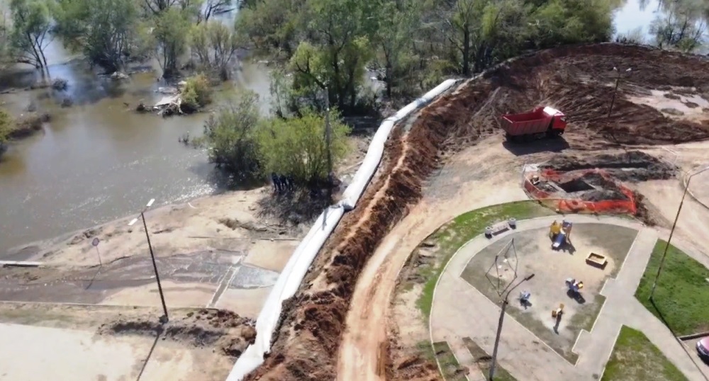 В Оренбурге демонтируют водоналивную дамбу