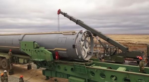 В Оренбургской области установили межконтинентальную баллистическую ракету «Авангард» (видео)