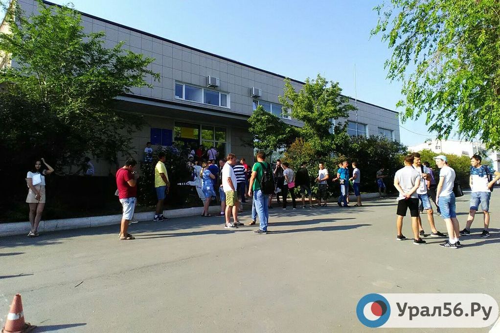 Очередь в МРЭО ГИБДД Орска, 25.06.2019
