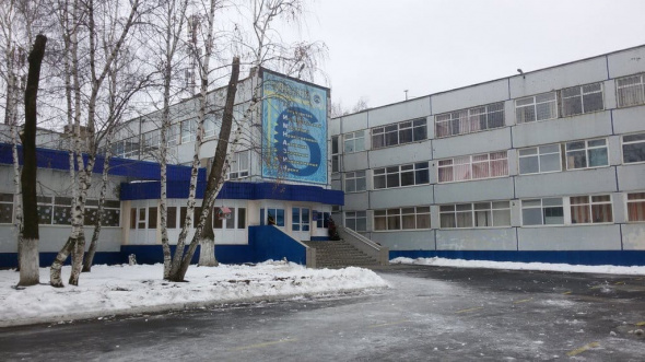 В Оренбурге в гимназии №6 задержали мужчину, пытающегося скрыться от полиции (видео)