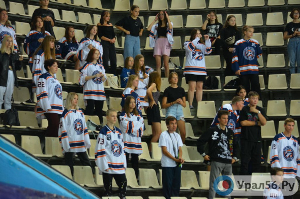 Хоккеисты «Южного Урала» переиграли ХК «Сарматы» и провели встречу с болельщиками