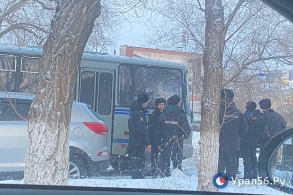 4 марта у ТРЦ в Оренбурге собираются подростки и дежурит полиция