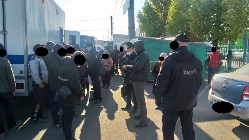 На рынке Петровский работают силовики. Фото: УМВД России по Оренбургской области